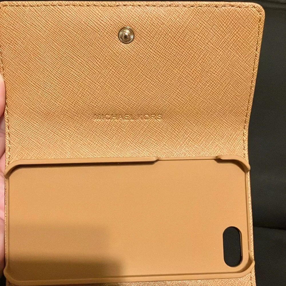 Michael Kors wristlet/phone case - Picture 10 of 17